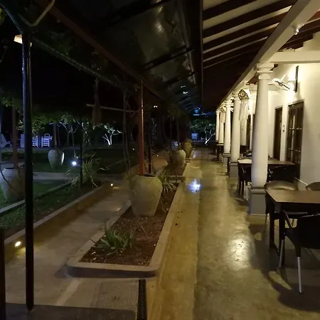 Sira'S Chalets Mirissa Exterior photo