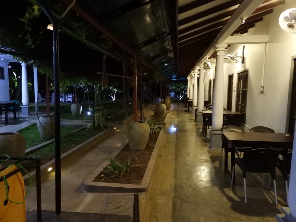 Sira's Chalets Chalet Mirissa